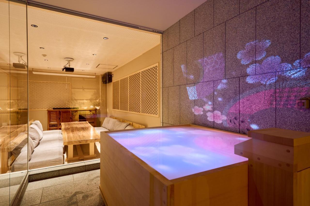Konjakuso Osaka Tempozan "Ikesu" Projection M Apping Spa Konjakuso Osaka Tempozan "Takadoro" Wheel View Bagian luar foto